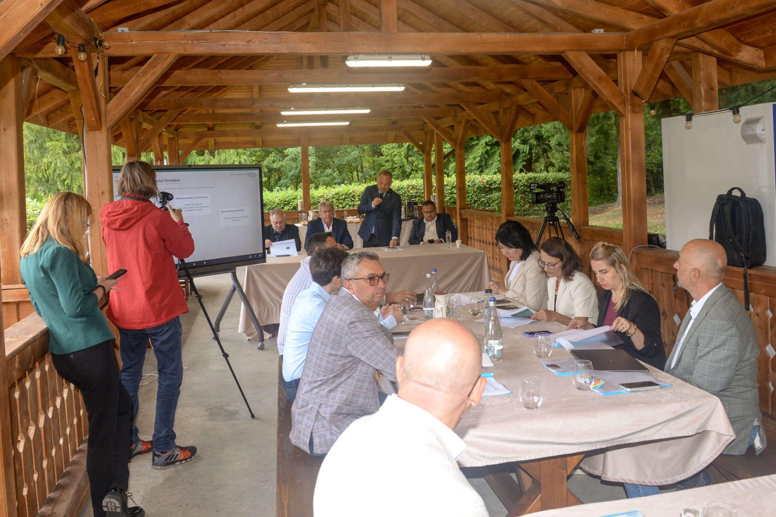 Participanți la lansarea clusterului